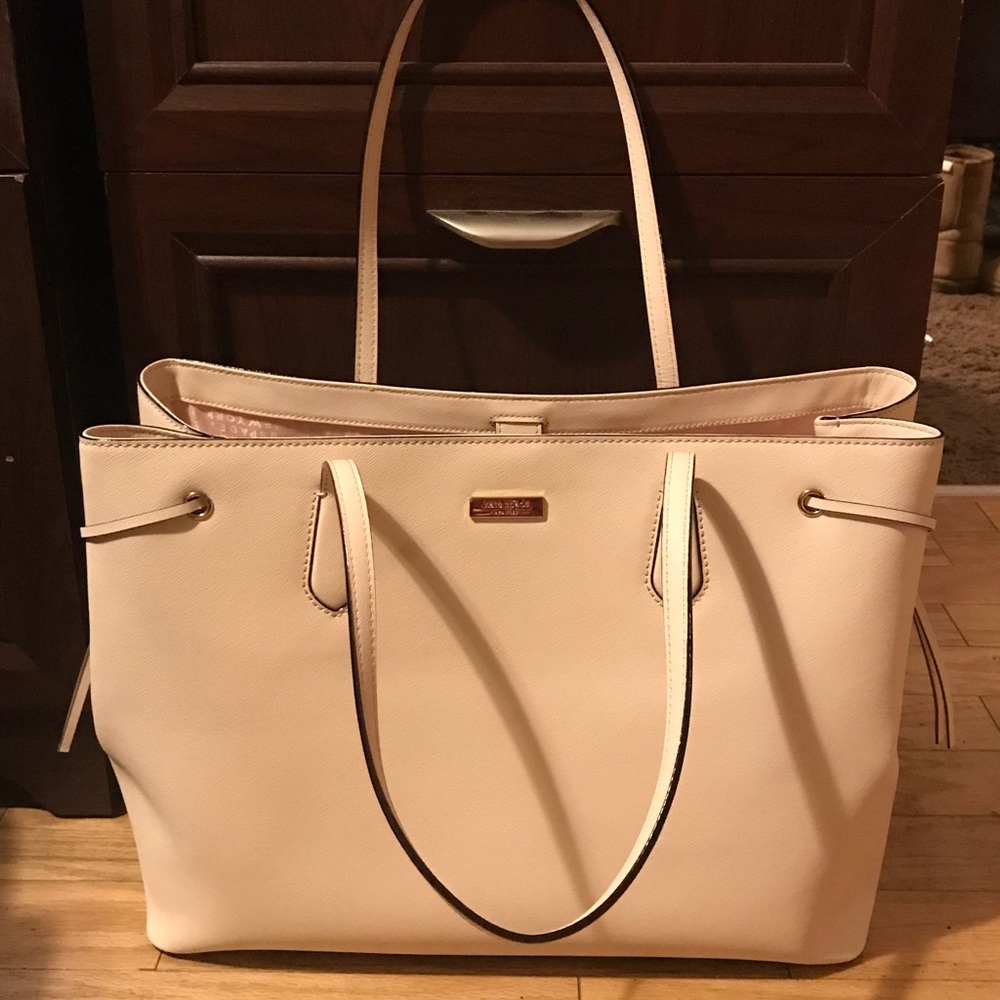 Kate Spade Bag ✖️✖️✖️FINAL PRICE DROP ✖️✖️✖️